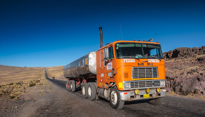 Camión en las carreteras peruanas